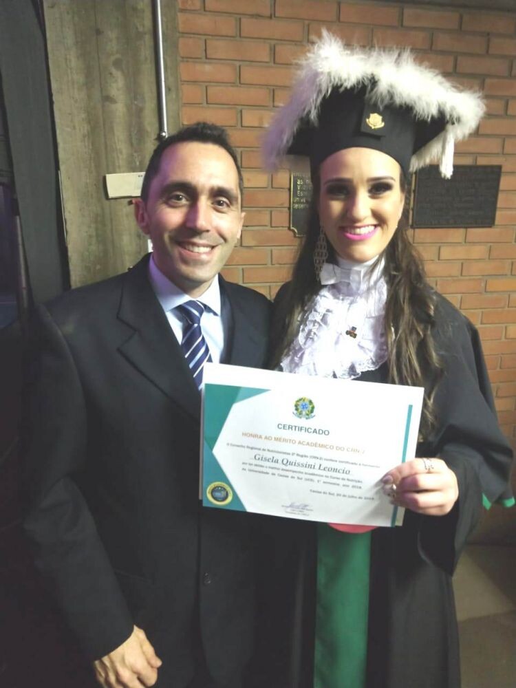 gisela-quissini-da-ucs-recebe-certificado-de-honra-ao-merito-do-crn-2