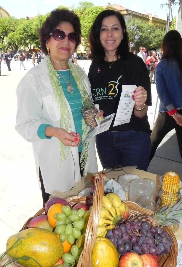 crn-2-distribui-mudas-de-temperos-e-sementes-crioulas-na-praca-de-seguranca-alimentar