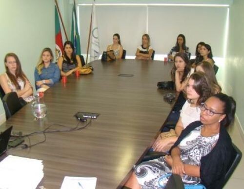 carteira-profissional-entregue-para-28-nutricionistas-de-porto-alegre